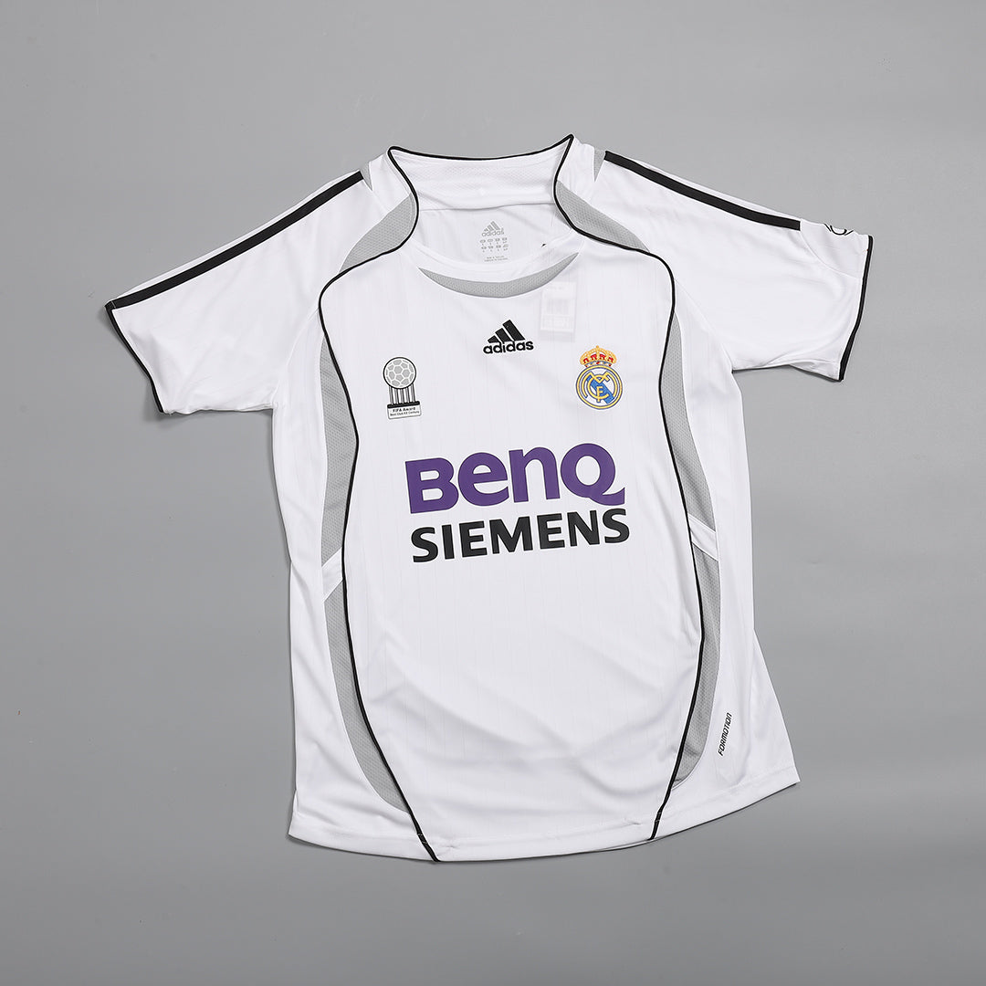 Retro SERGIO RAMOS #4 Real Madrid Mens Home Soccer Jersey 2006/07 White